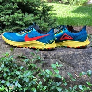 Nike Pegasus Trail 36 - Size 9 EUC